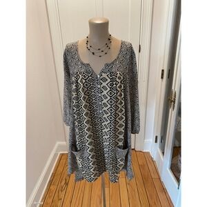 Umgee Black and White Geometric Tunic Top